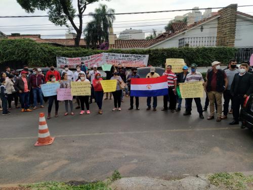 Ciudadanos de Abaí se manifiestan frente a la Contraloría